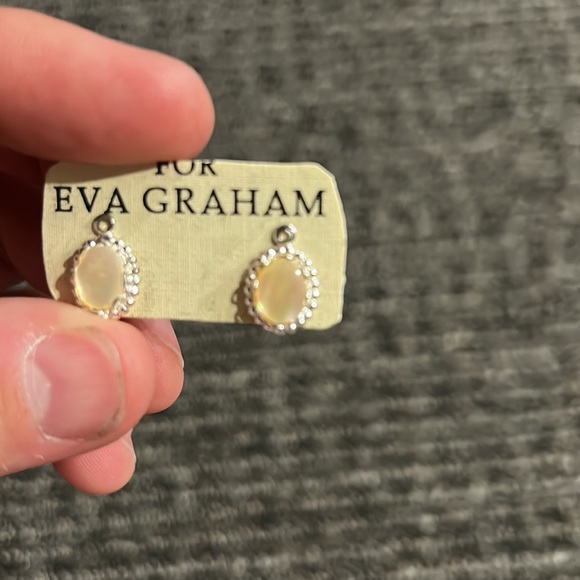 💥Brand NEW Earrings | Stud stones | Silver with Pearl looking stones 💥 - Picture 3 of 4